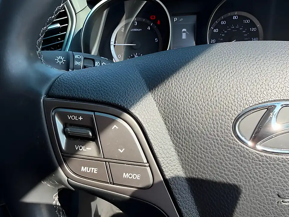 Used 2005 Hyundai Santa Fe Premium Blue Drive White - Interior and Exterior details 11