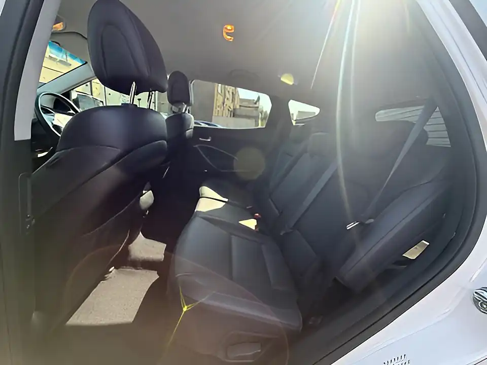 Used 2005 Hyundai Santa Fe Premium Blue Drive White - Interior and Exterior details 9