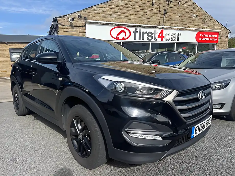 Used 2005 Hyundai Tucson S Blue Drive Phantom Black - Front View