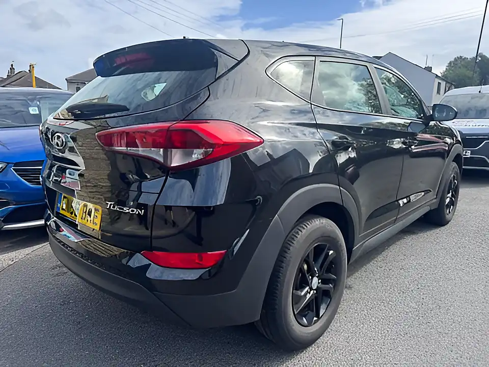 Used 2005 Hyundai Tucson S Blue Drive Phantom Black - Interior and Exterior details 5