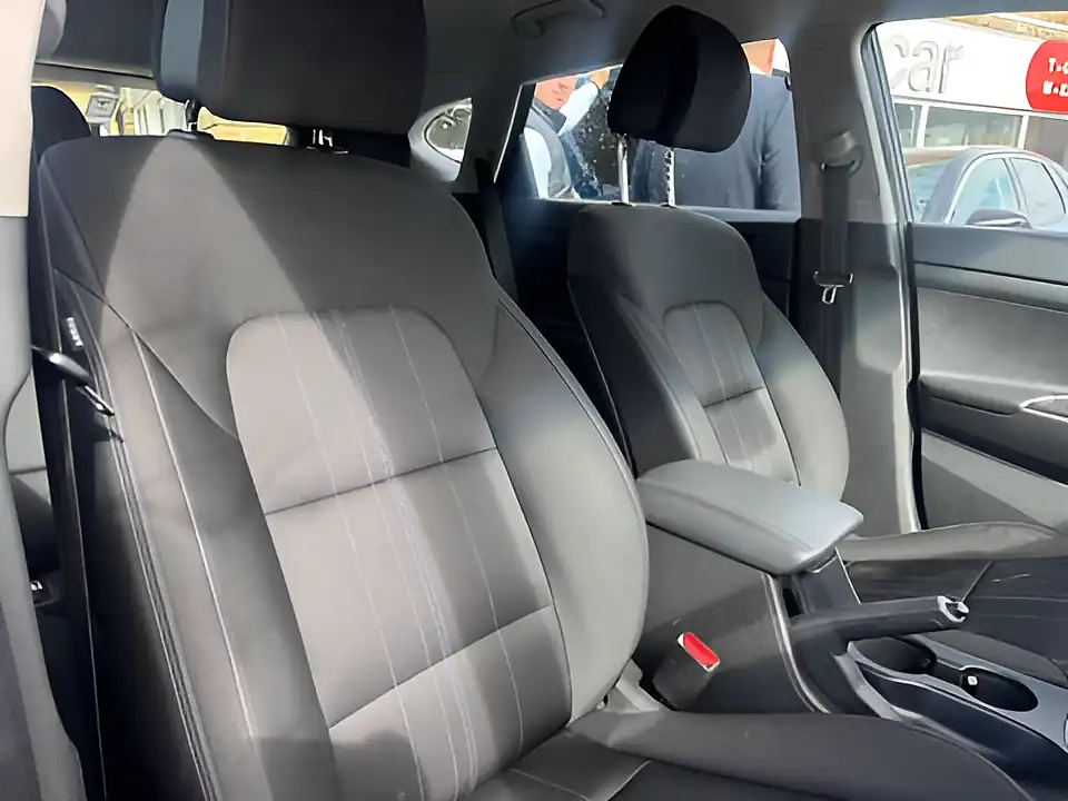 Used 2005 Hyundai Tucson S Blue Drive Phantom Black - Interior and Exterior details 6