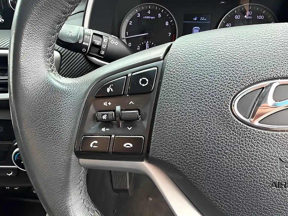 Used 2005 Hyundai Tucson S Connect Black - Interior and Exterior details 11
