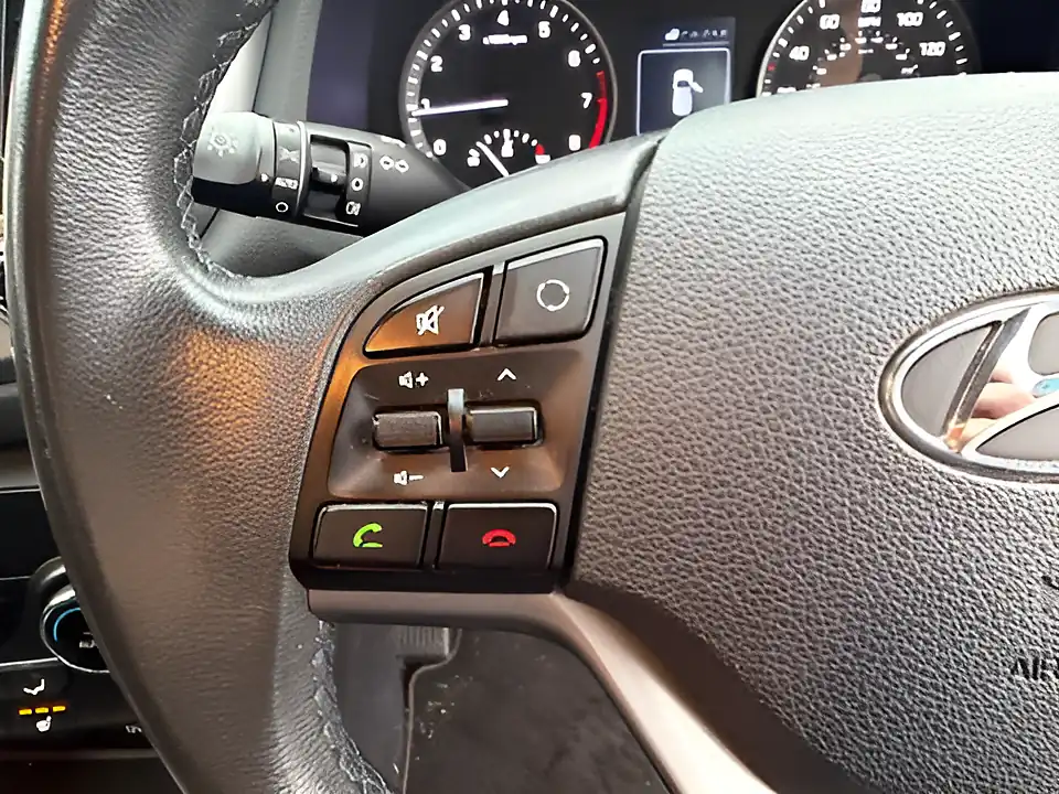 Used 2005 Hyundai Tucson Se Nav Blue Drive White - Interior and Exterior details 14