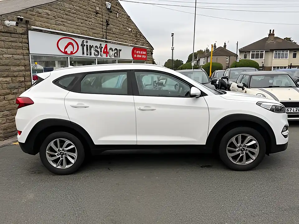 Used 2005 Hyundai Tucson Se Nav Blue Drive White - Interior and Exterior details 7