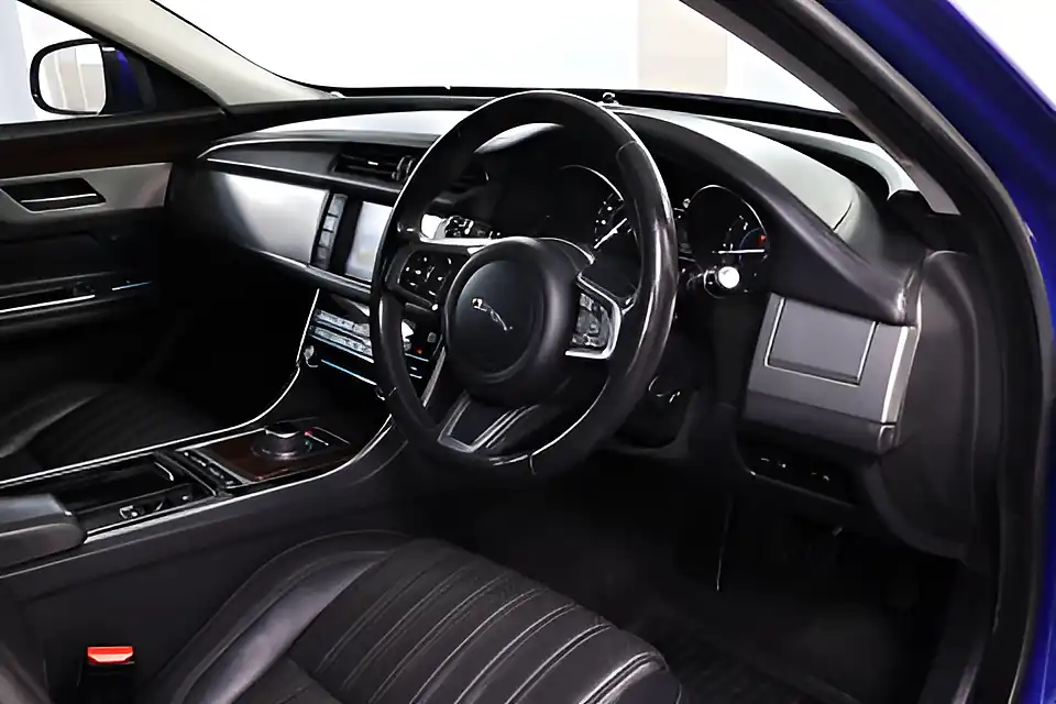 Used 2005 Jaguar Xf Portfolio Caesium Blue - Interior and Exterior details 4