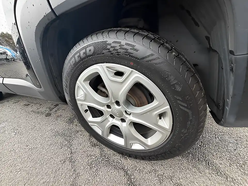 Used 2005 Jeep Renegade Limited Black - Interior and Exterior details 9