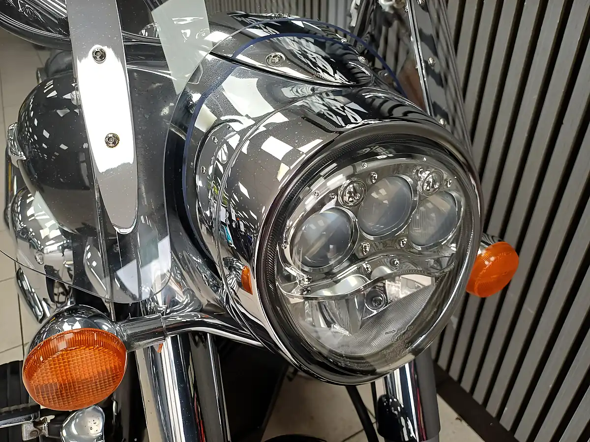 Used 2005 Kawasaki Vulcan 2000 Black - Interior and Exterior details 12