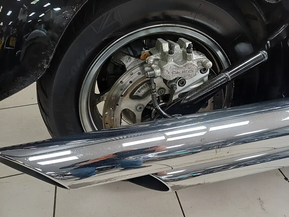 Used 2005 Kawasaki Vulcan 2000 Black - Interior and Exterior details 17