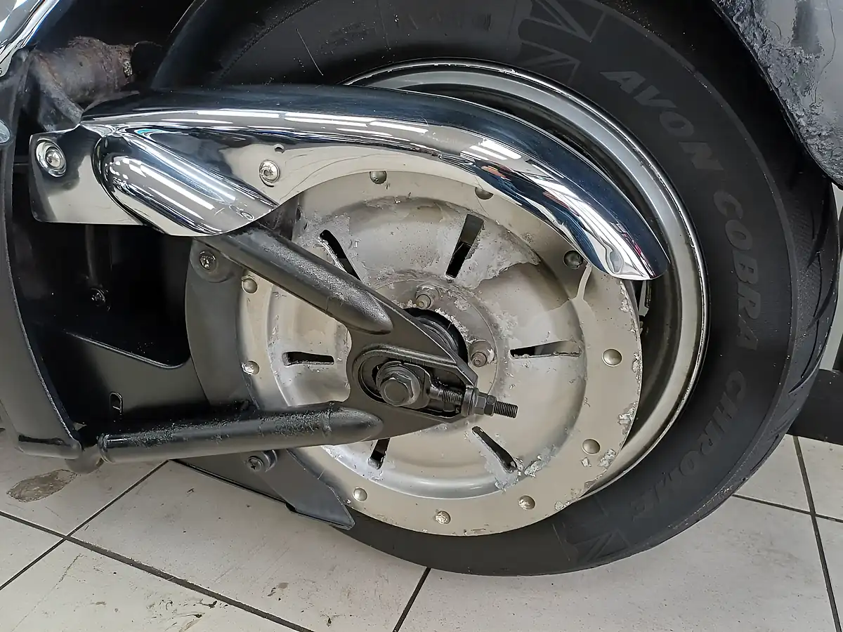 Used 2005 Kawasaki Vulcan 2000 Black - Interior and Exterior details 19