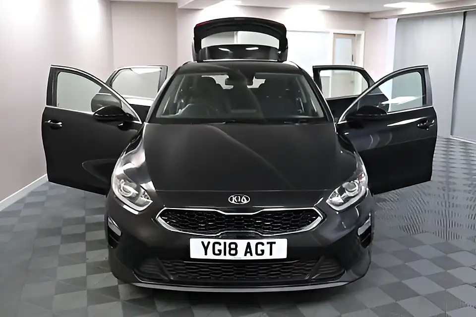 Used 2005 Kia Ceed 2 Black - Interior and Exterior details 5