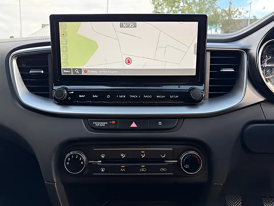 Used 2005 Kia Ceed 2 Nav Isg White - Interior and Exterior details 11