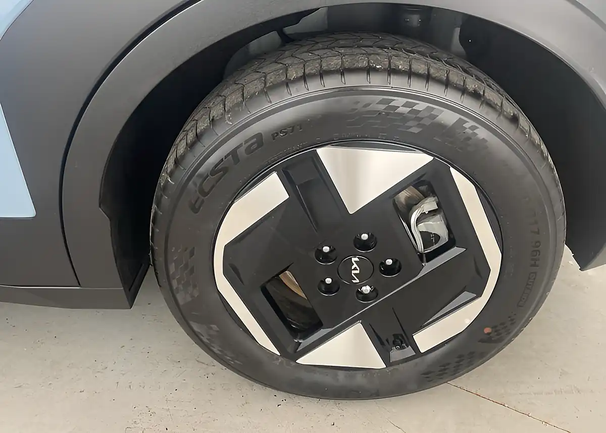 Used 2005 Kia EV3 Air Blue - Interior and Exterior details 15
