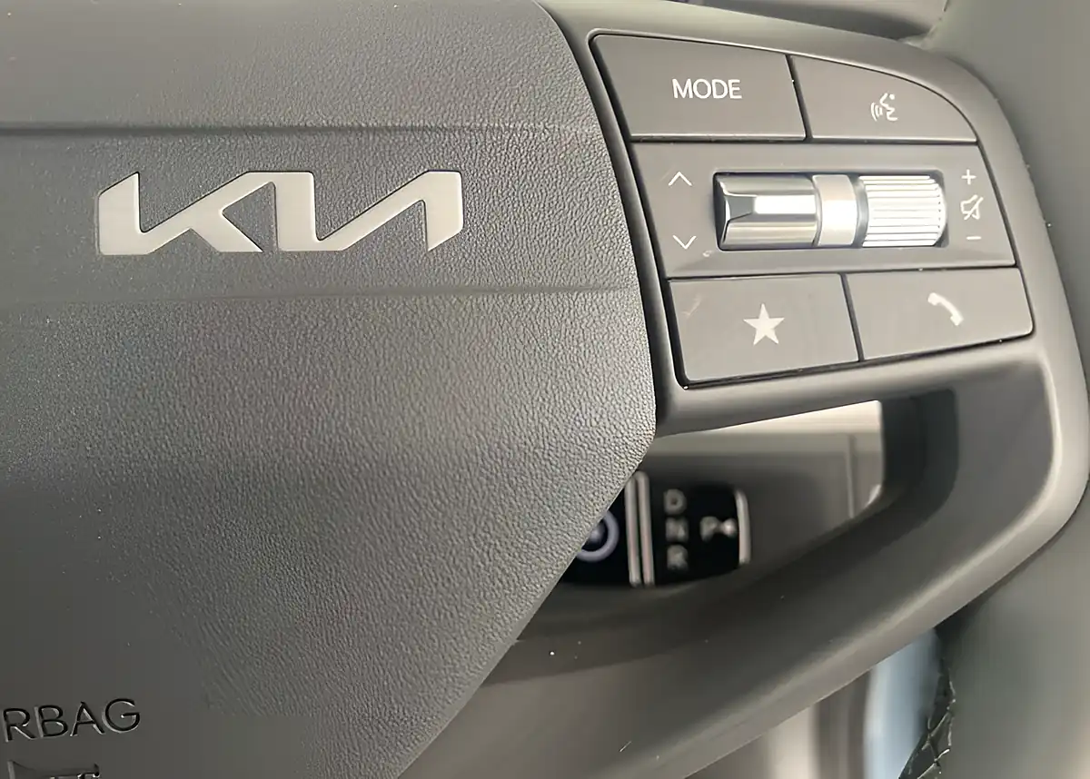 Used 2005 Kia EV3 Air Blue - Interior and Exterior details 20