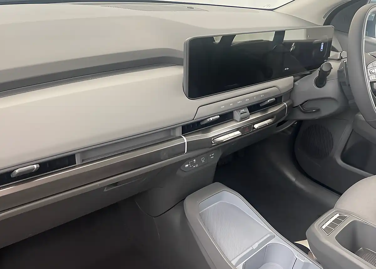 Used 2005 Kia EV3 Air Blue - Interior and Exterior details 8