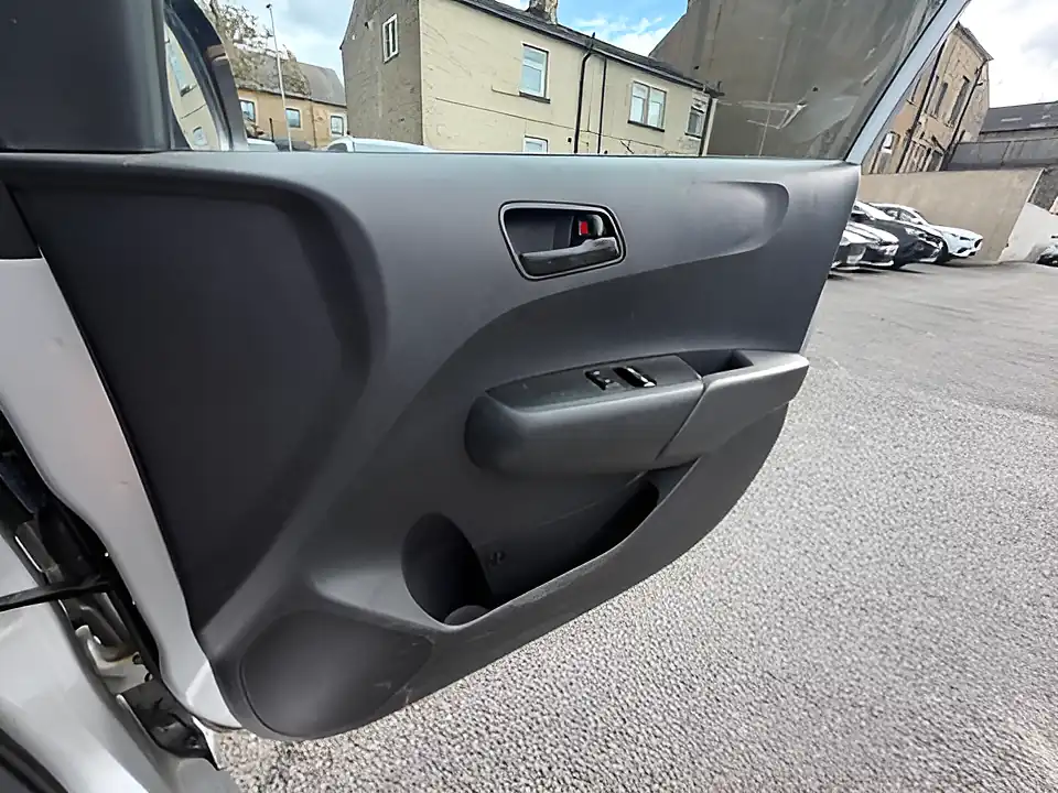 Used 2005 Kia Picanto 1 Silver - Interior and Exterior details 14