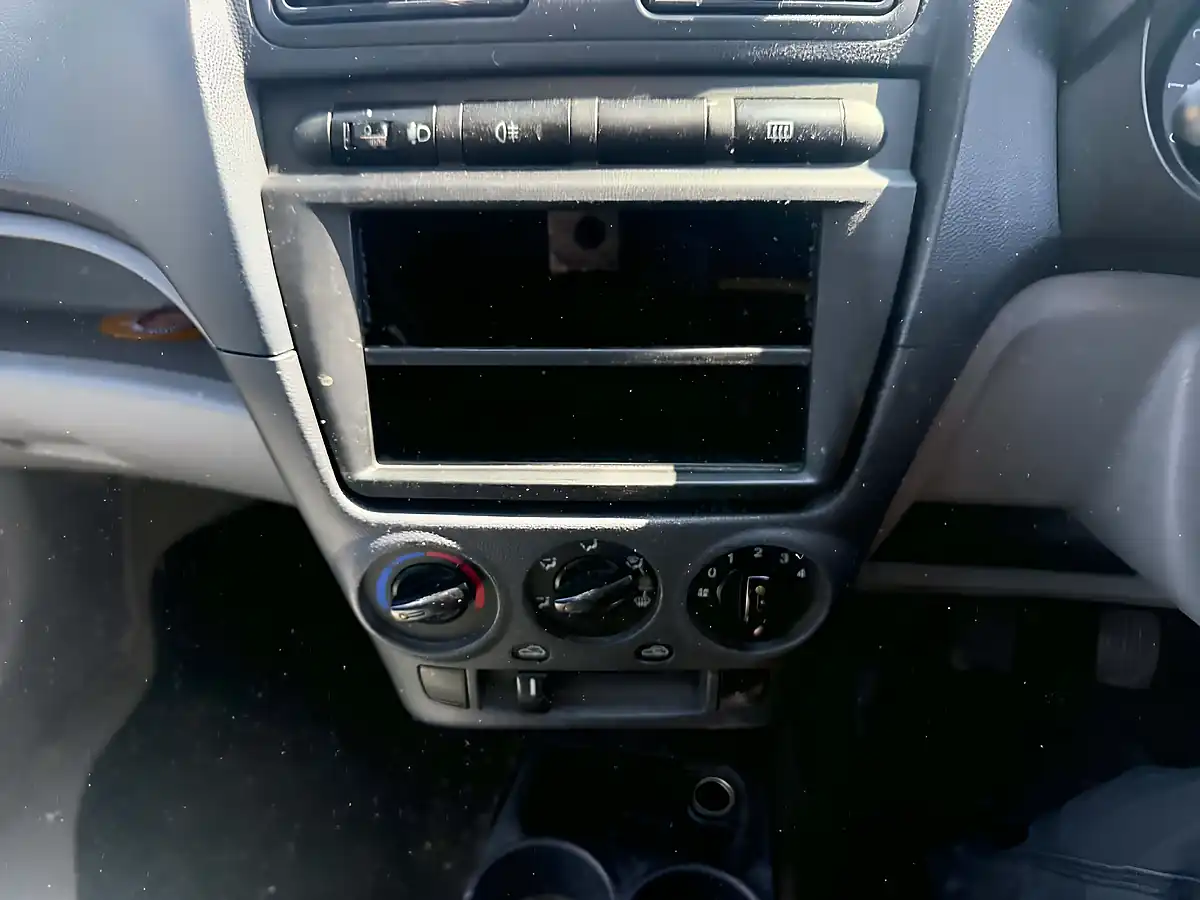 Used 2005 Kia Picanto Lx - Interior and Exterior details 17
