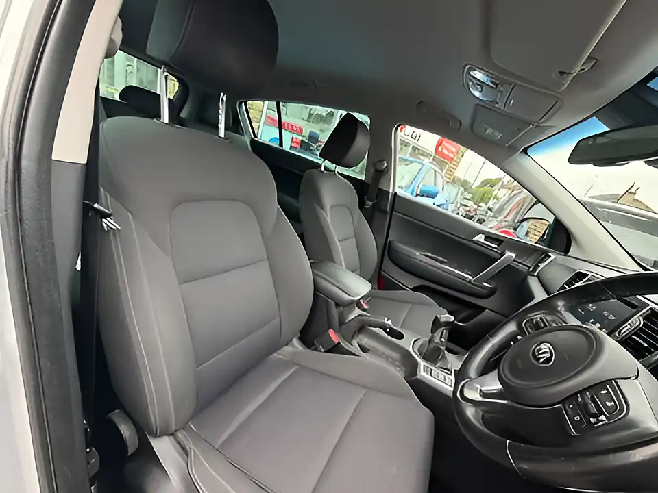 Used 2005 Kia Sportage 2 Isg Silver - Interior and Exterior details 8