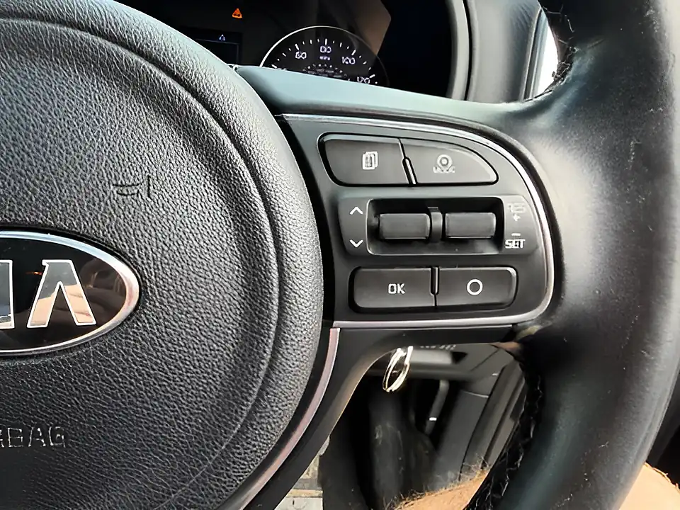 Used 2005 Kia Sportage 2 Phantom Black - Interior and Exterior details 12