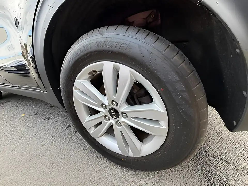 Used 2005 Kia Sportage 2 Phantom Black - Interior and Exterior details 13