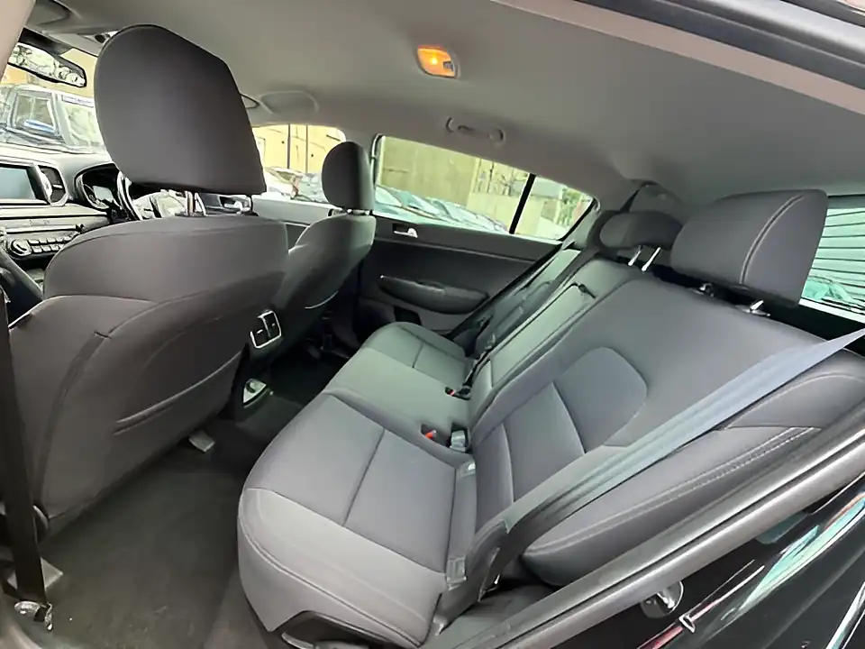 Used 2005 Kia Sportage 2 Phantom Black - Interior and Exterior details 9