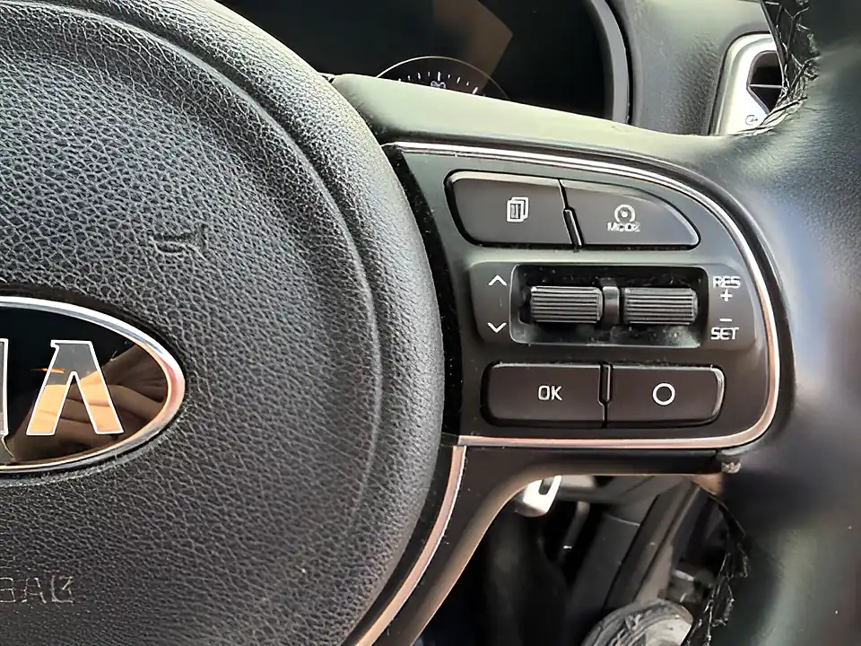 Used 2005 Kia Sportage 2 Silver - Interior and Exterior details 10