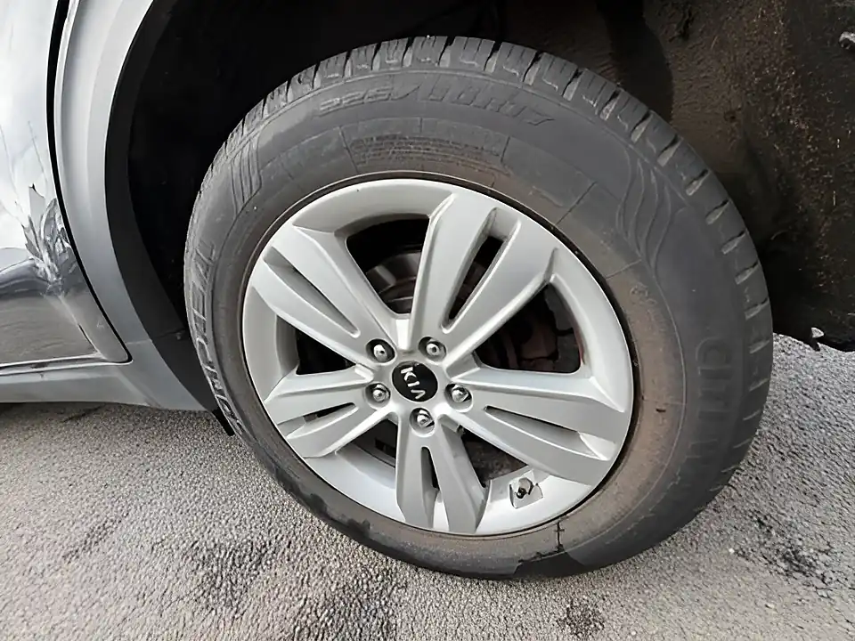 Used 2005 Kia Sportage 2 Silver - Interior and Exterior details 12