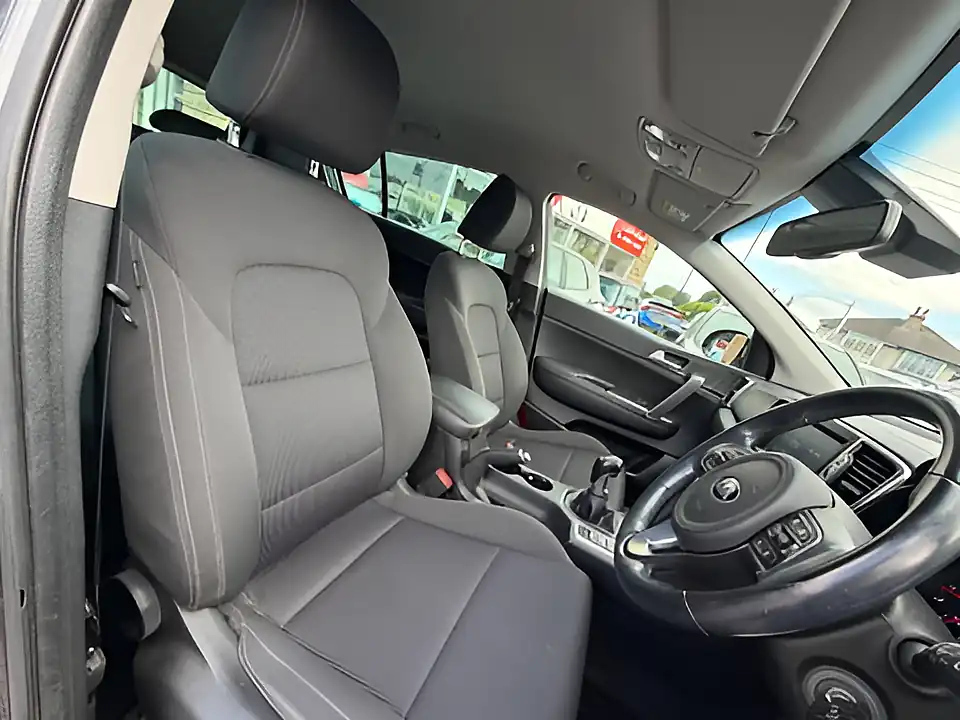 Used 2005 Kia Sportage 2 Silver - Interior and Exterior details 8