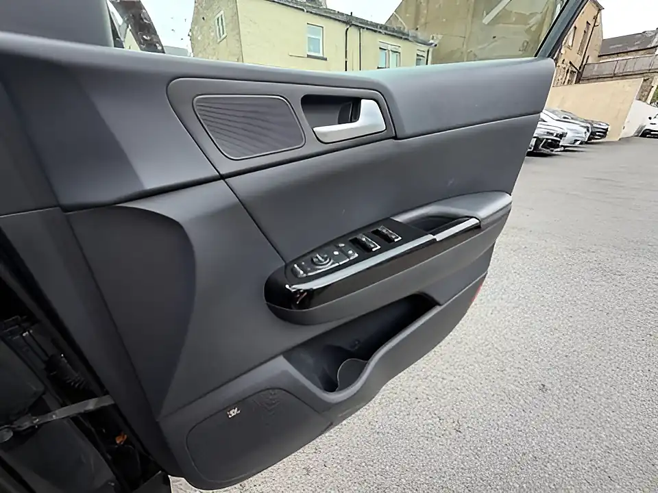 Used 2005 Kia Sportage 3 Isg Black - Interior and Exterior details 11