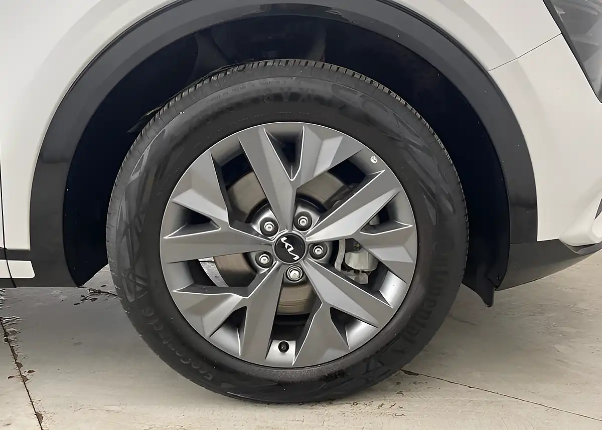 Used 2005 Kia Sportage GT-Line White - Interior and Exterior details 17