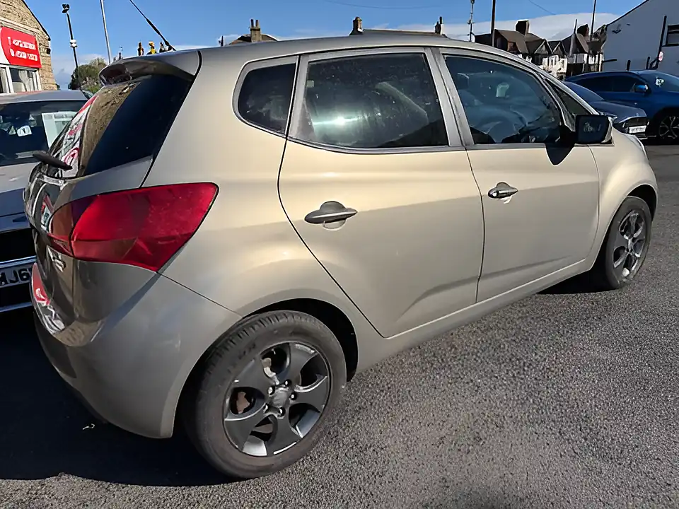 Used 2005 Kia Venga 3 Ecodynamics Silver - Interior and Exterior details 12