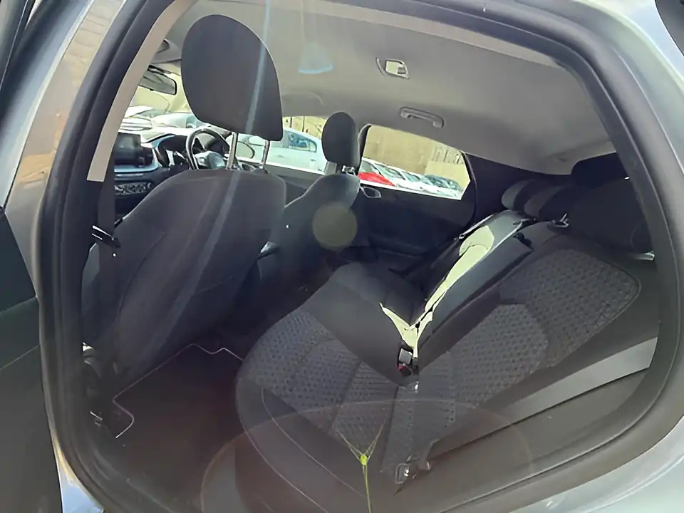 Used 2005 Kia Xceed 2 Isg Silver - Interior and Exterior details 10