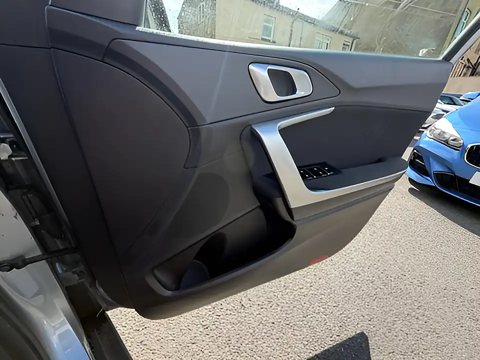 Used 2005 Kia Xceed 2 Isg Silver - Interior and Exterior details 17