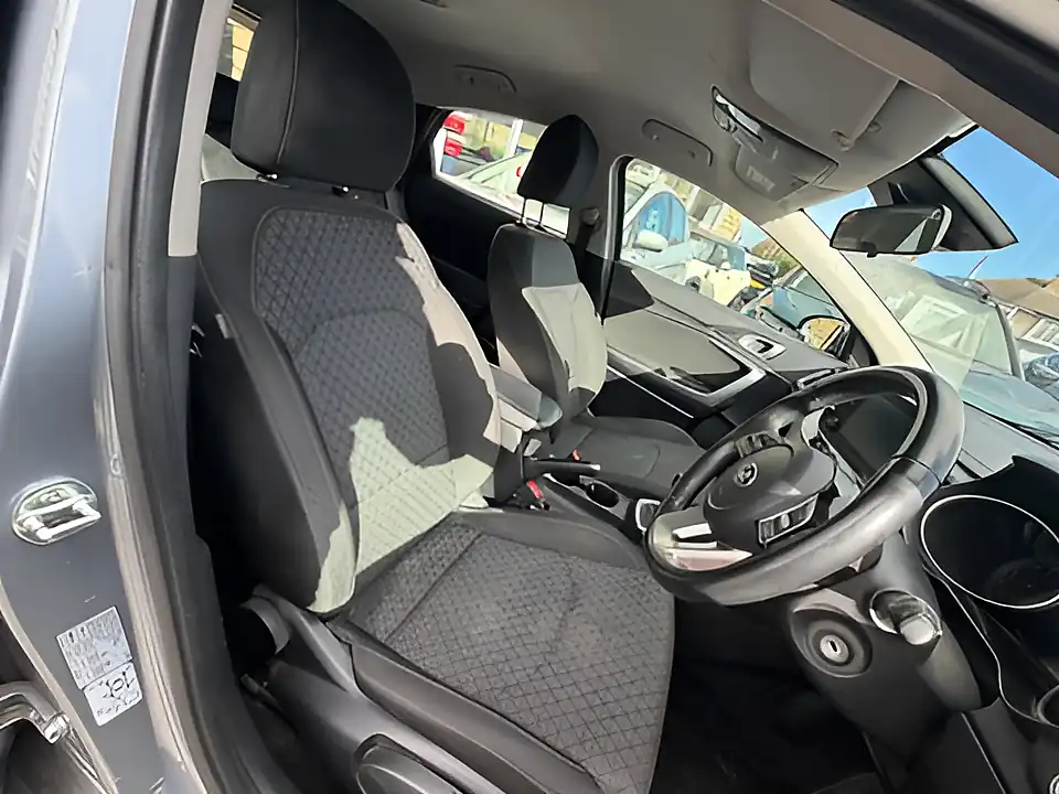Used 2005 Kia Xceed 2 Silver - Interior and Exterior details 11