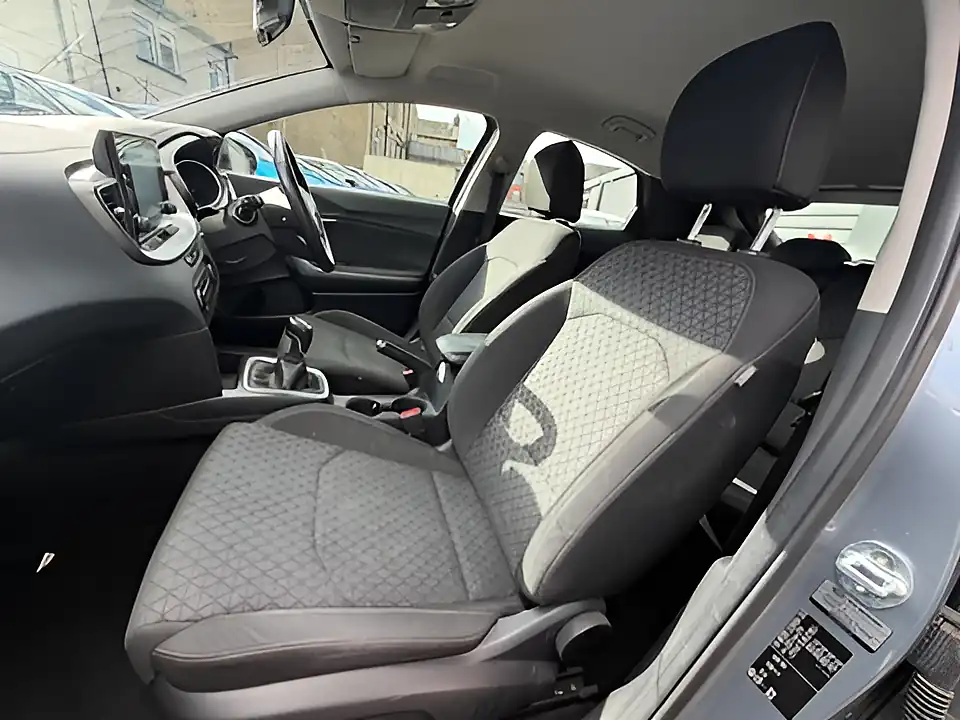 Used 2005 Kia Xceed 2 Silver - Interior and Exterior details 8
