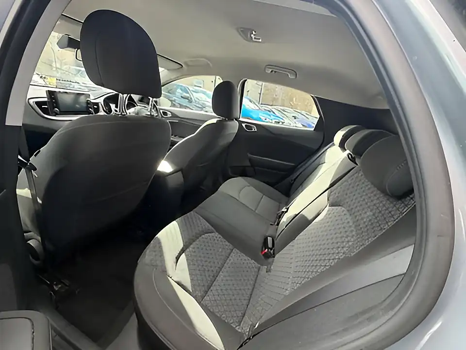 Used 2005 Kia Xceed 2 Silver - Interior and Exterior details 9