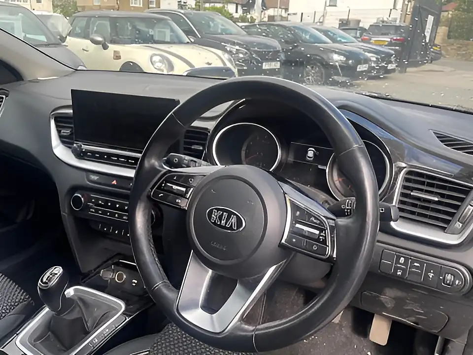 Used 2005 Kia Xceed 3 Black - Interior and Exterior details 10