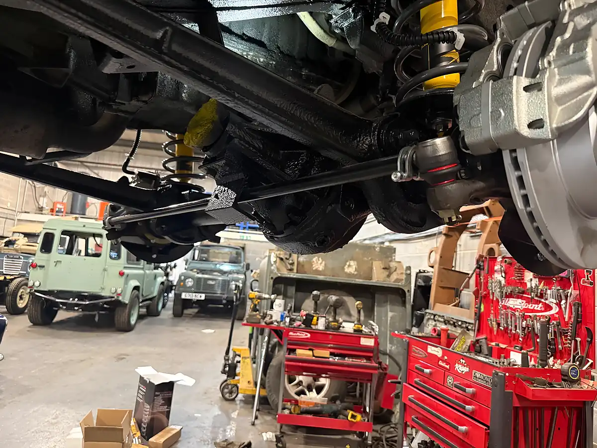 Used 2005 Land Rover Defender 110 County Station Wagon Tonga Green - Interior and Exterior details 18