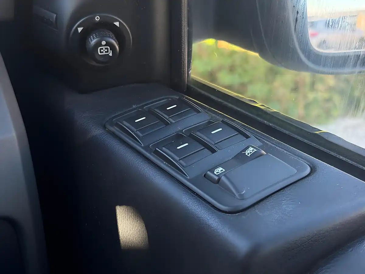 Used 2005 Land Rover Discovery 3 S Silver - Interior and Exterior details 15