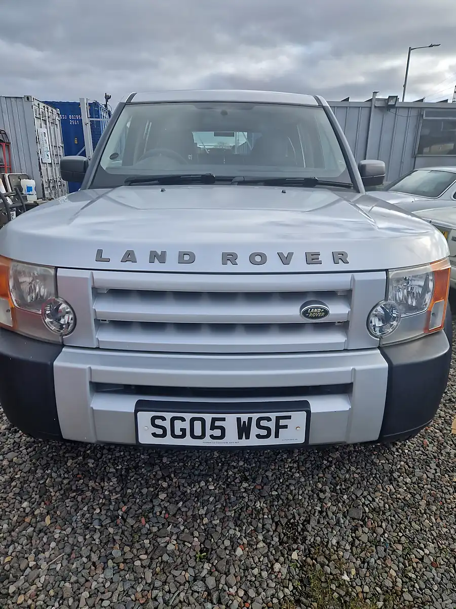 Used 2005 Land Rover Discovery 7 SEAT Silver - Front View