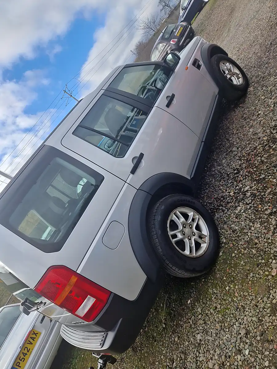 Used 2005 Land Rover Discovery 7 SEAT Silver - Interior and Exterior details 10