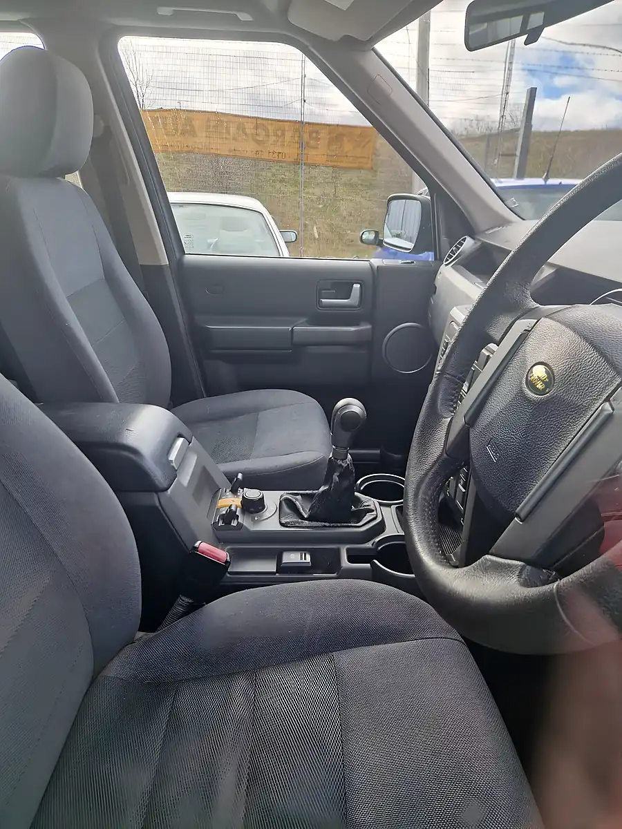 Used 2005 Land Rover Discovery 7 SEAT Silver - Interior and Exterior details 12