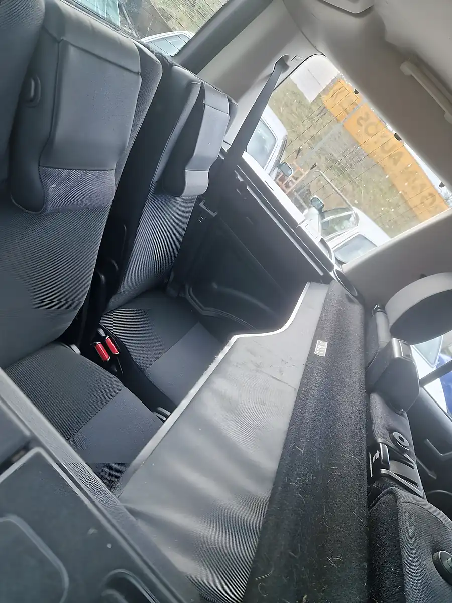 Used 2005 Land Rover Discovery 7 SEAT Silver - Interior and Exterior details 14
