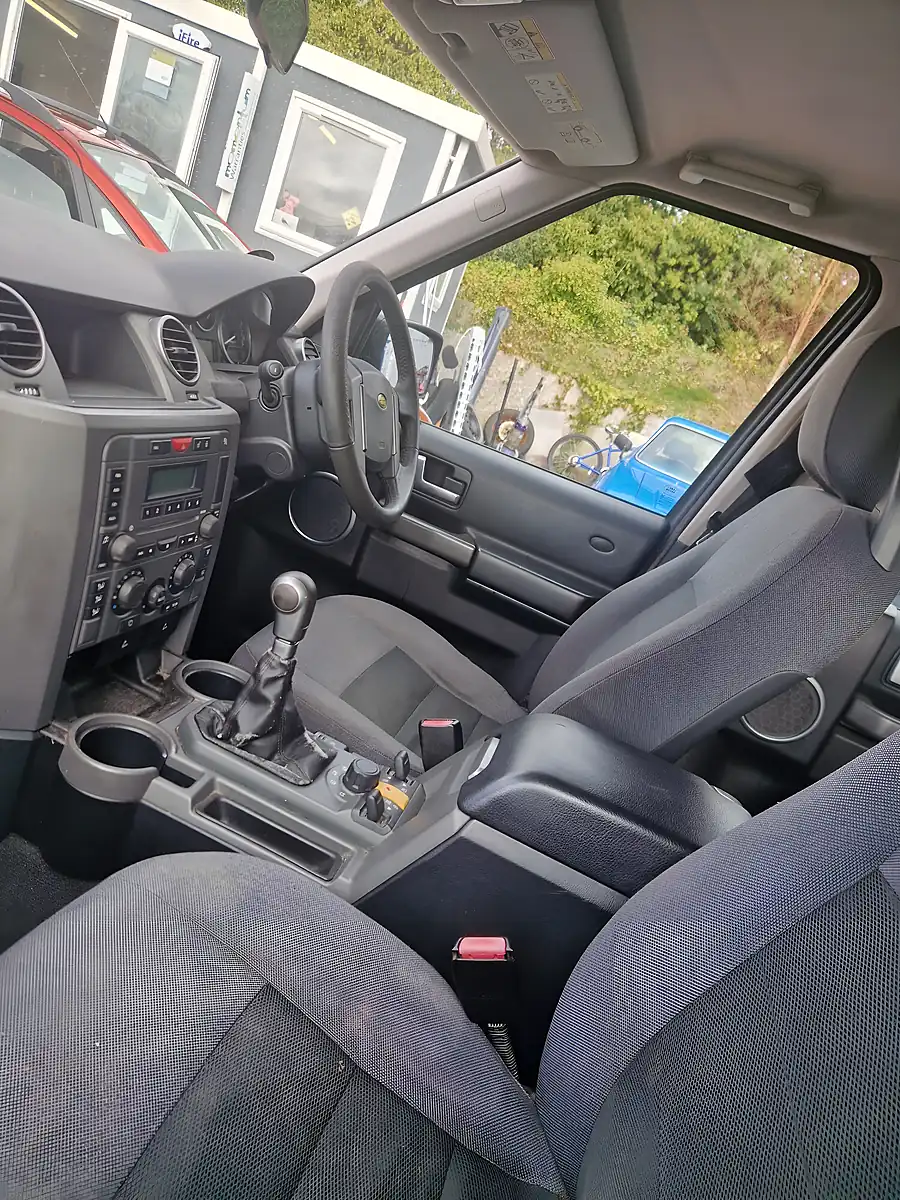 Used 2005 Land Rover Discovery 7 SEAT Silver - Interior and Exterior details 16