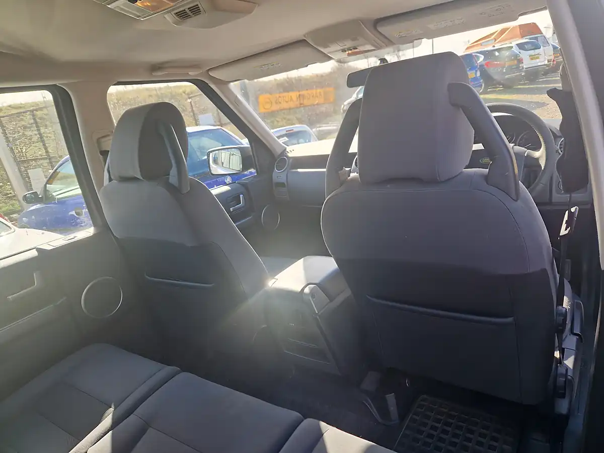 Used 2005 Land Rover Discovery 7 SEAT Silver - Interior and Exterior details 19