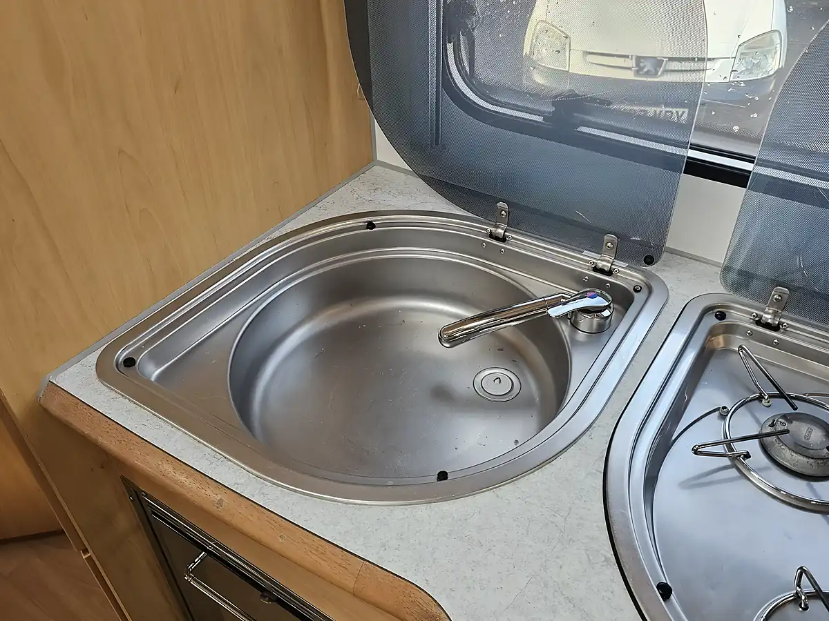 Used 2005 Lunar Champ A541 Coachbuilt 4 Berth White - Interior and Exterior details 14
