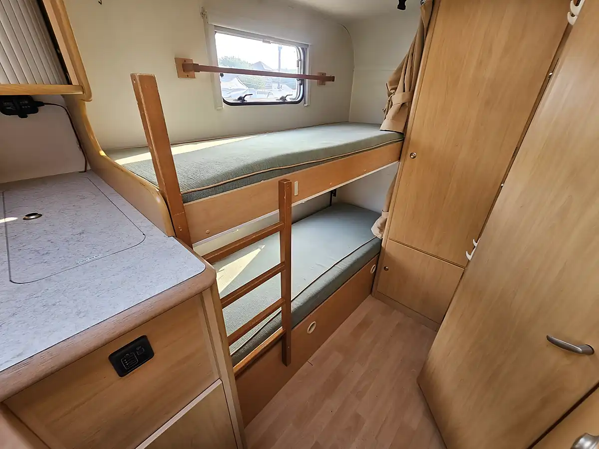 Used 2005 Lunar Champ A541 Coachbuilt 4 Berth White - Interior and Exterior details 17