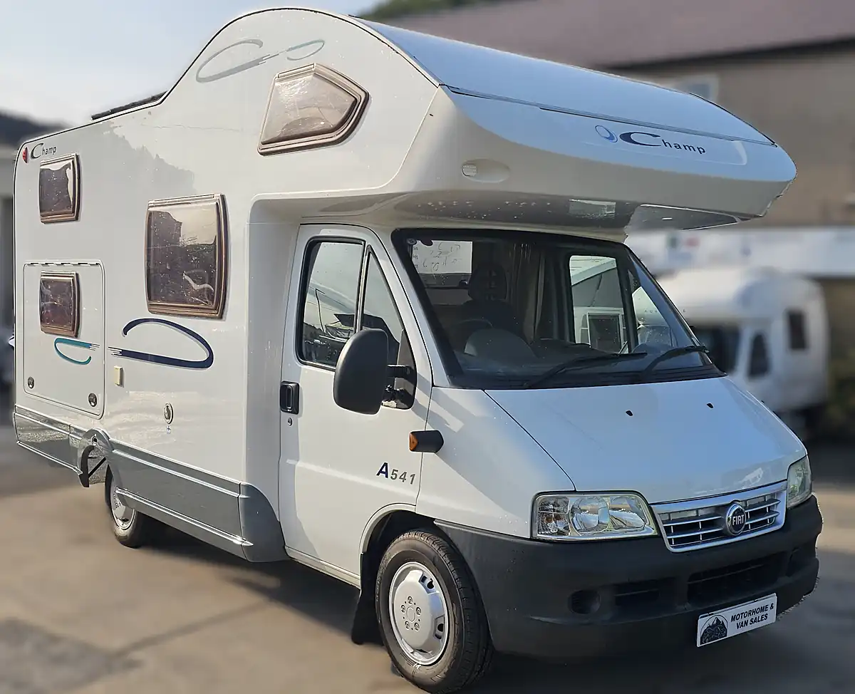 Used 2005 Lunar Champ A541 Coachbuilt 4 Berth White - Interior and Exterior details 3