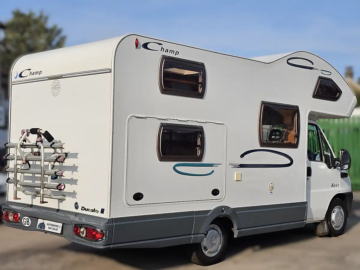Used 2005 Lunar Champ A541 Coachbuilt 4 Berth White - Interior and Exterior details 7