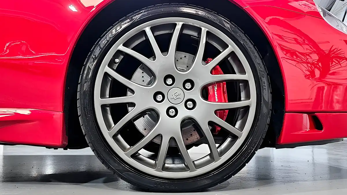 Used 2005 Maserati Gransport Coupe Red - Interior and Exterior details 13