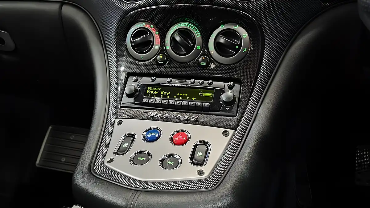 Used 2005 Maserati Gransport Coupe Red - Interior and Exterior details 16